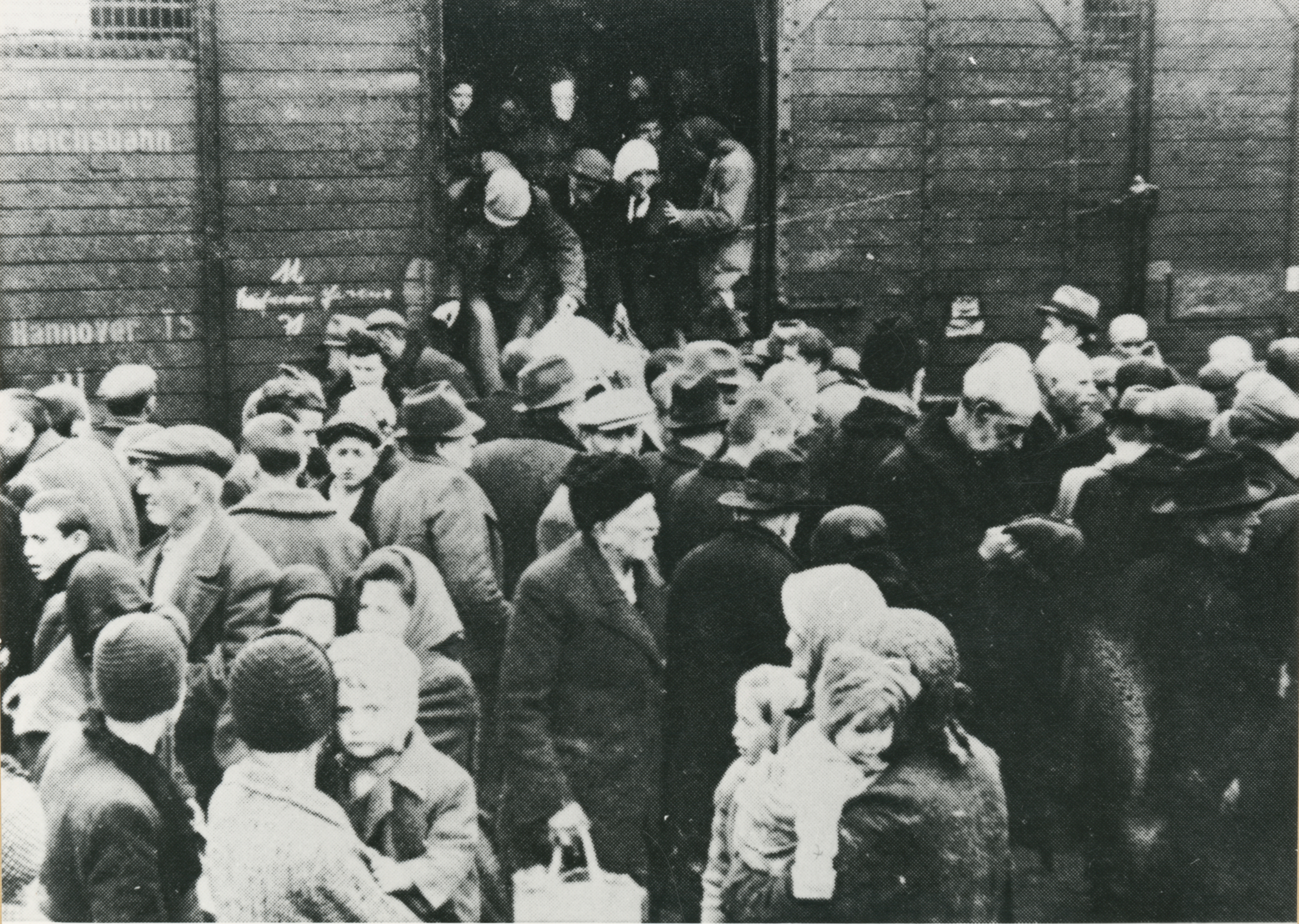 01 StArchBi_400_03_95_013_142_Auschwitz